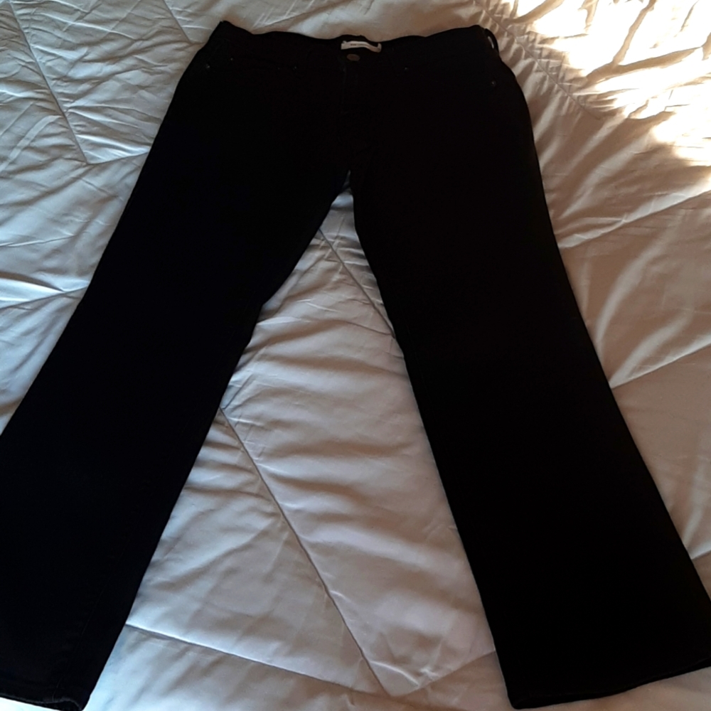 Levi's ladies size 6 black straight leg jeans
